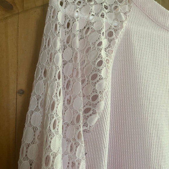 Woman’s blouse - Picture 2 of 2